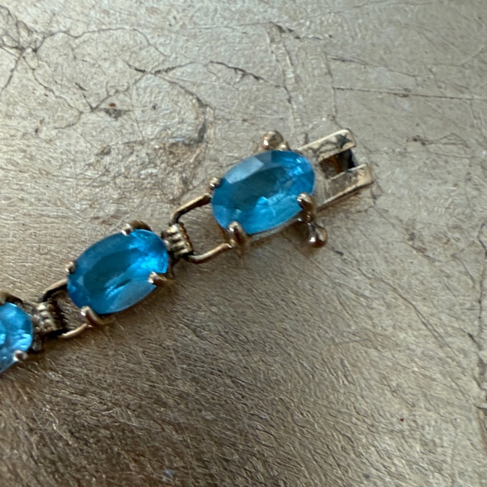 Elegant Blue Topaz Tennis Bracelet. 10 kt solid gold. 7-1/4” long. Beautiful.